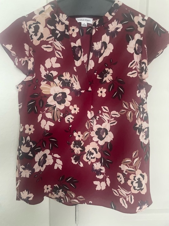 Calvin Klein Tops - Calvin Klein Burgundy Floral Split-Neck Cap-Sleeve Blouse
